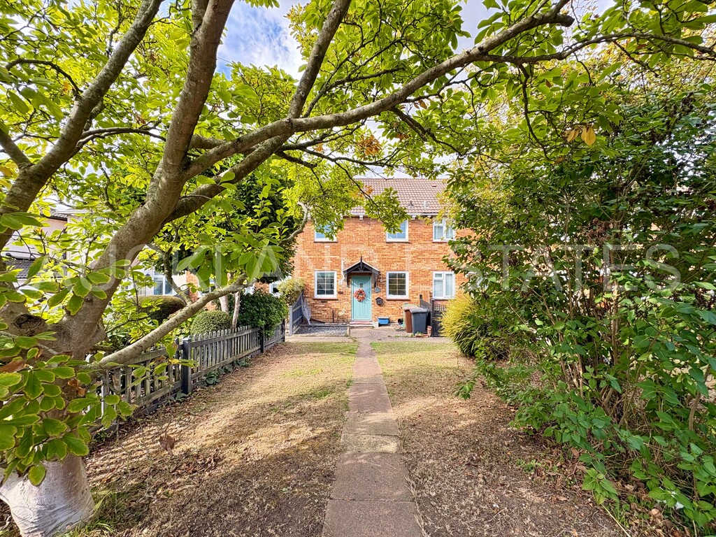 Earls Corner, Blanche Lane, South Mimms Village, EN6 3PF