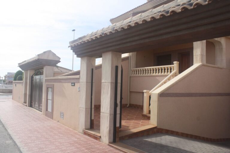 2 bedroom town house in Torrevieja