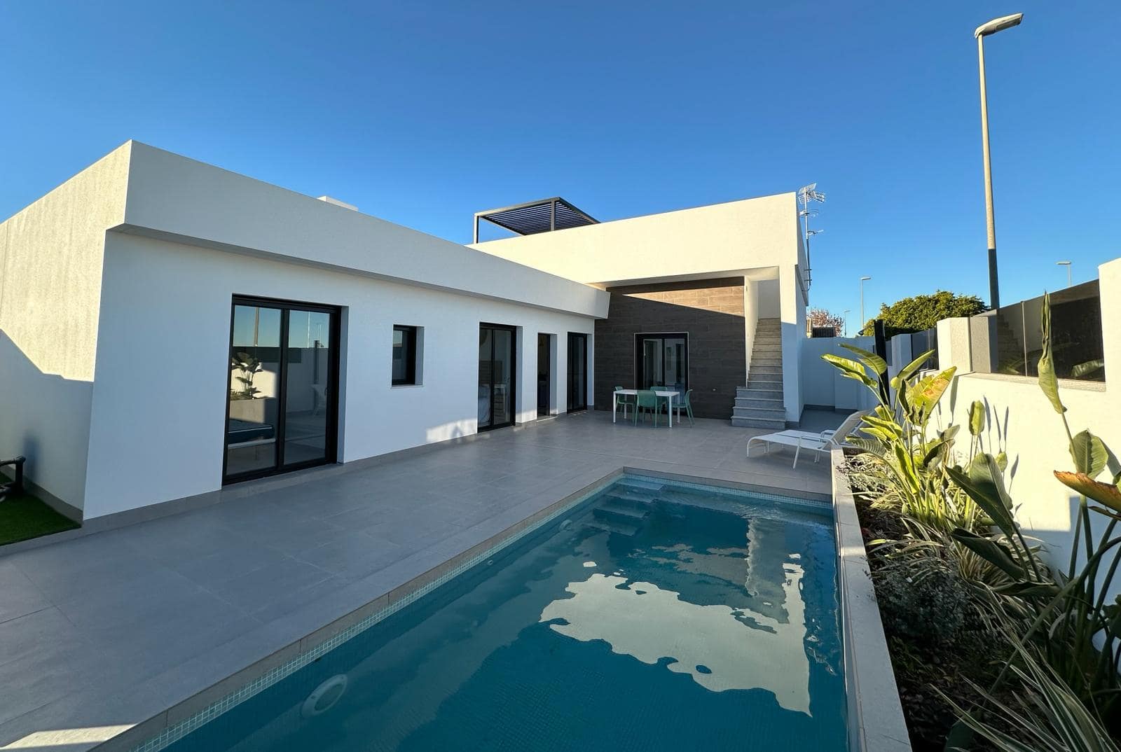 ? ? Modern 3 Bedroom Villa with Private Pool & Solarium for Sale in RoldÃ¡n, Murcia