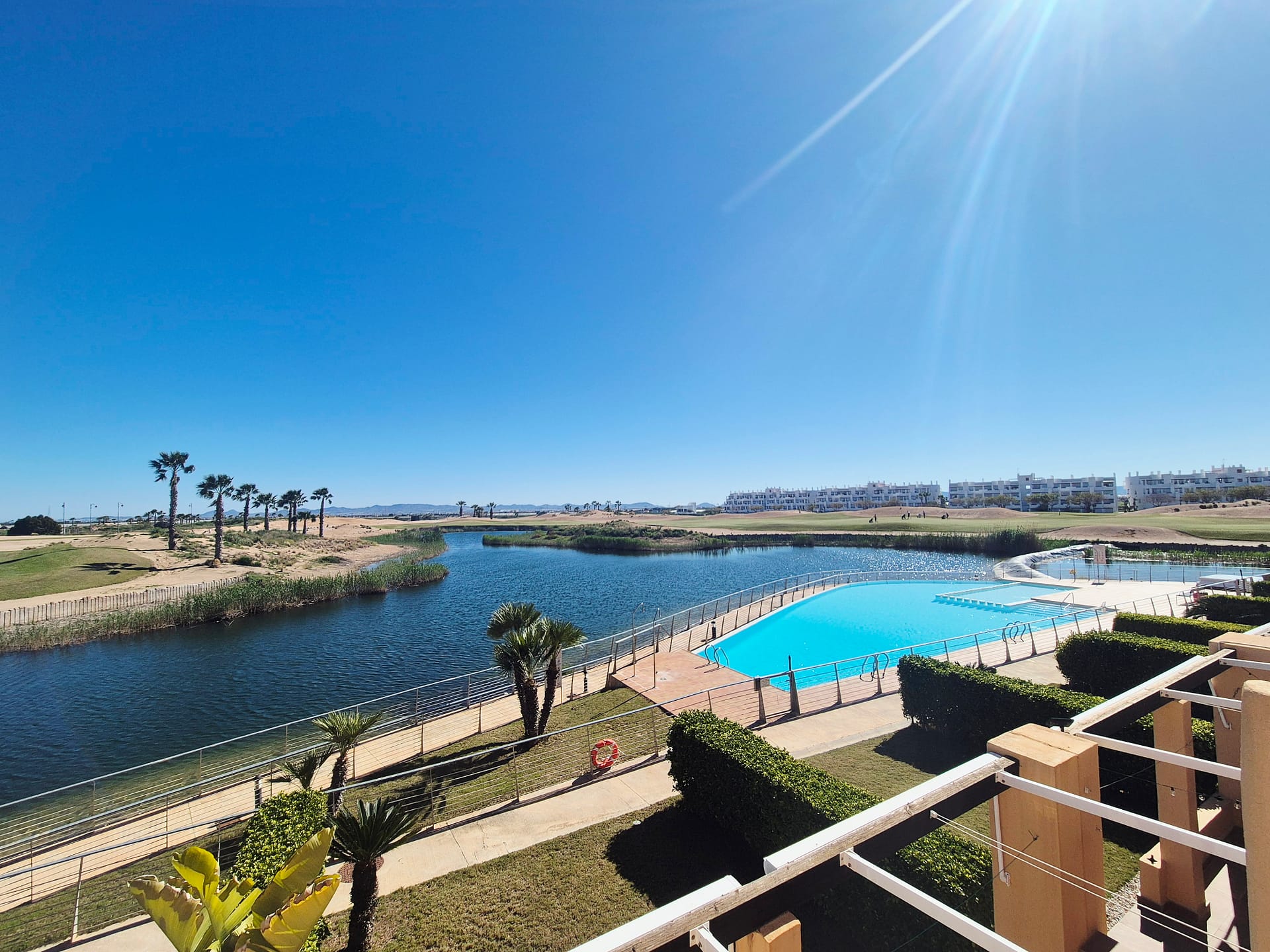 Stunning 2 Bed Apartment with Lake, Pool & Golf Views